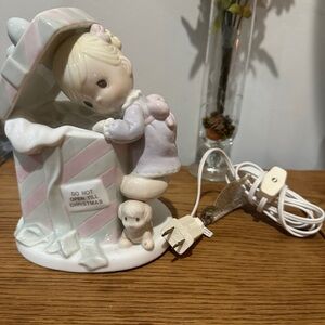 Enesco Precious Moments 1997 Nightlight, Little Girl w/Present, Pink/White